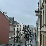 Stylish Free Parking With Balcony *