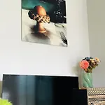 Stylish Free Parking With Balcony 아파트