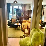 Stylish Free Parking With Balcony 아파트 올레순