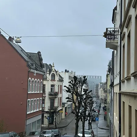 Stylish Free Parking With Balcony *