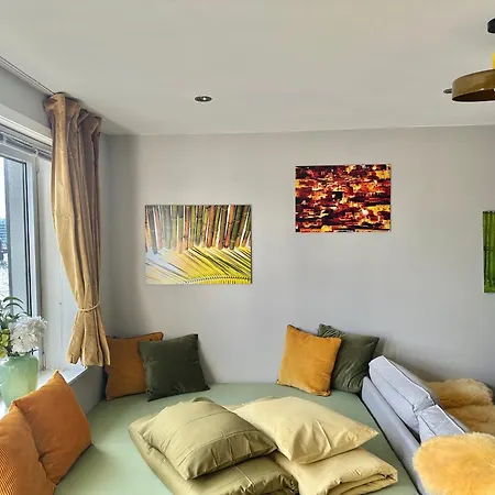 Stylish Free Parking With Balcony アパート *