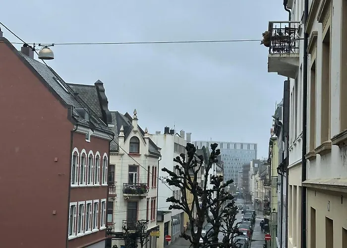 Stylish Free Parking With Balcony *
