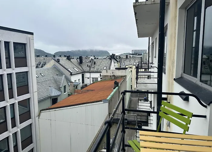 Stylish Free Parking With Balcony Appartement Ålesund