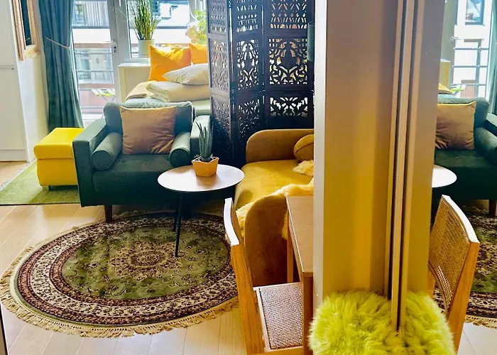 Stylish Free Parking With Balcony