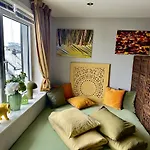 Stylish Free Parking With Balcony
