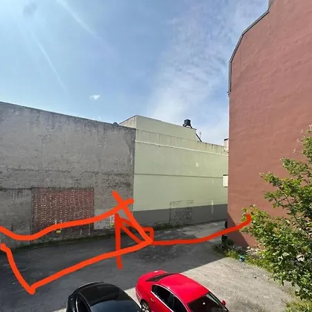 Stylish Free Parking With Balcony *