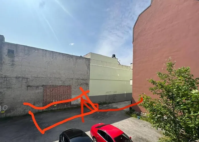 Stylish Free Parking With Balcony *